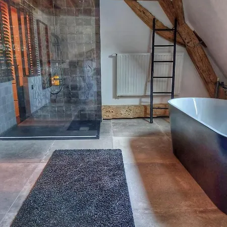 L'accote D'hotes La Grange De Battignies Бенш